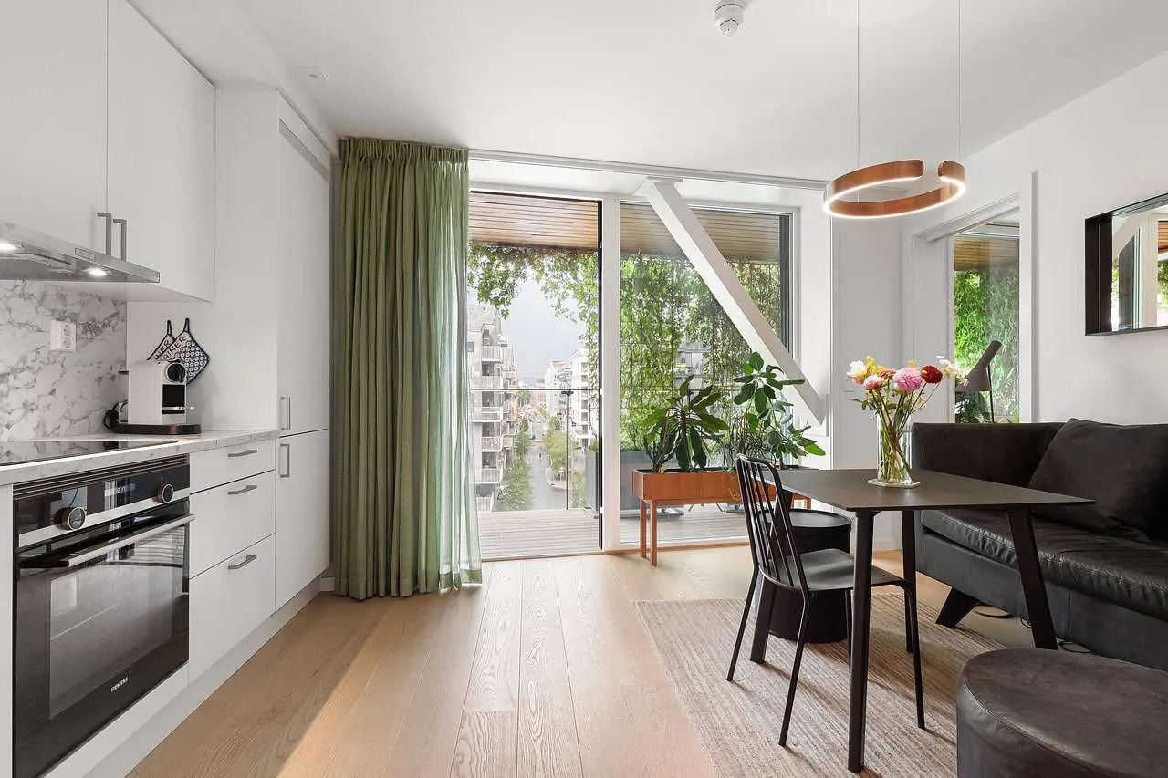 Home Window Repair: Fix Windows Safely